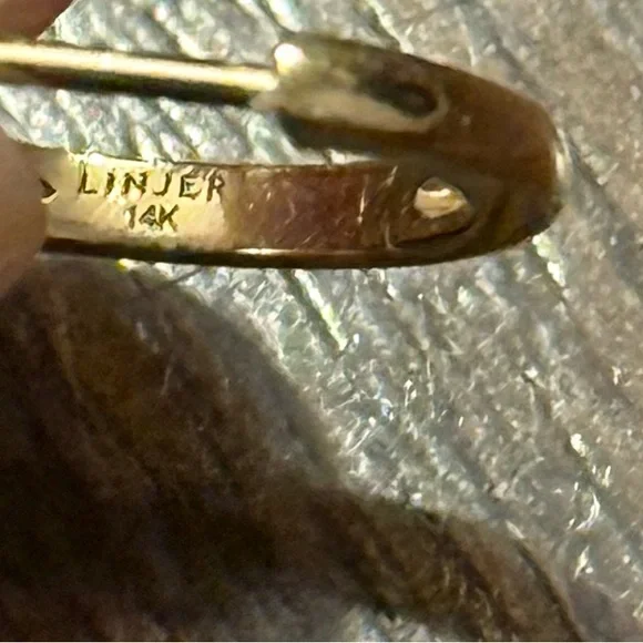 Linjer Zoya Huggie Earrings 14K Yellow Gold and Lab Grown Diamonds - Picture 4 of 4